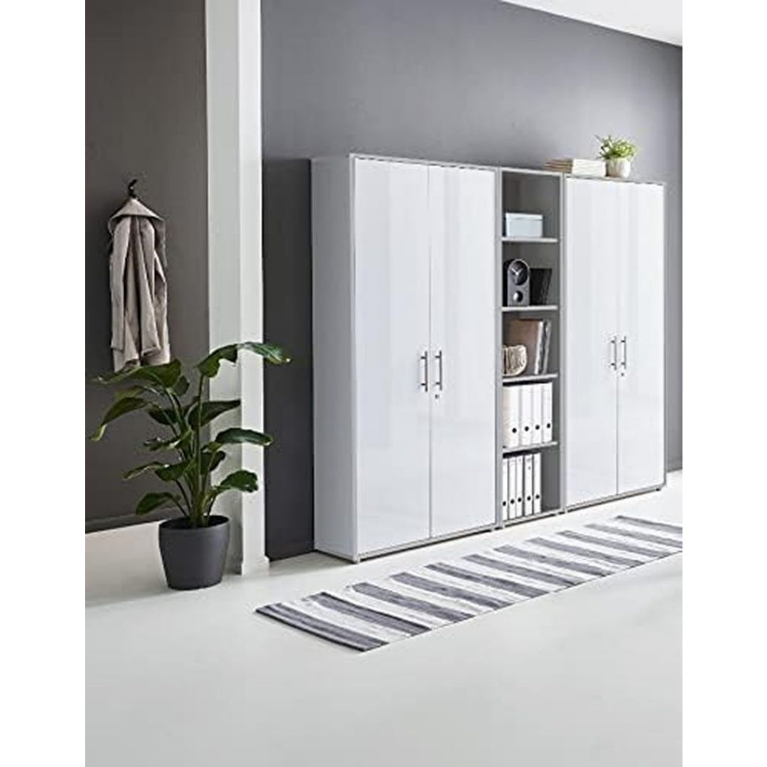 Elegantes Schrankwand aus Hochwertigem Material fuer das Buero